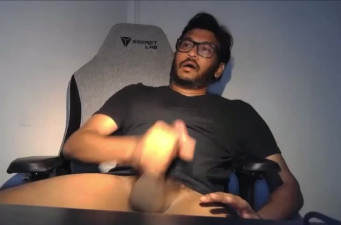 Singaporean Mixed Indian-Chinese Man Cums