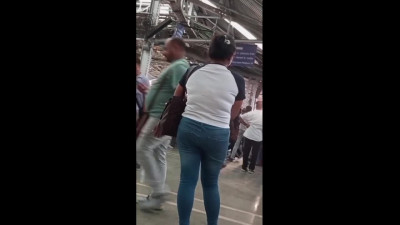 BEAUTIFUL SEXY GIRL AT HOWRAH STATION