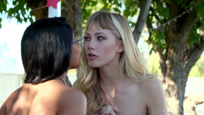 Ivy Wolfe & Danni Rivers -- Sex At The Kissing Booth