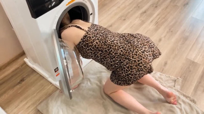 Fucking My Big-Ass Stepmom Stuck in the Washing Machine