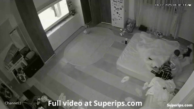 IPCAM – Arab lesbian couple has wild sex