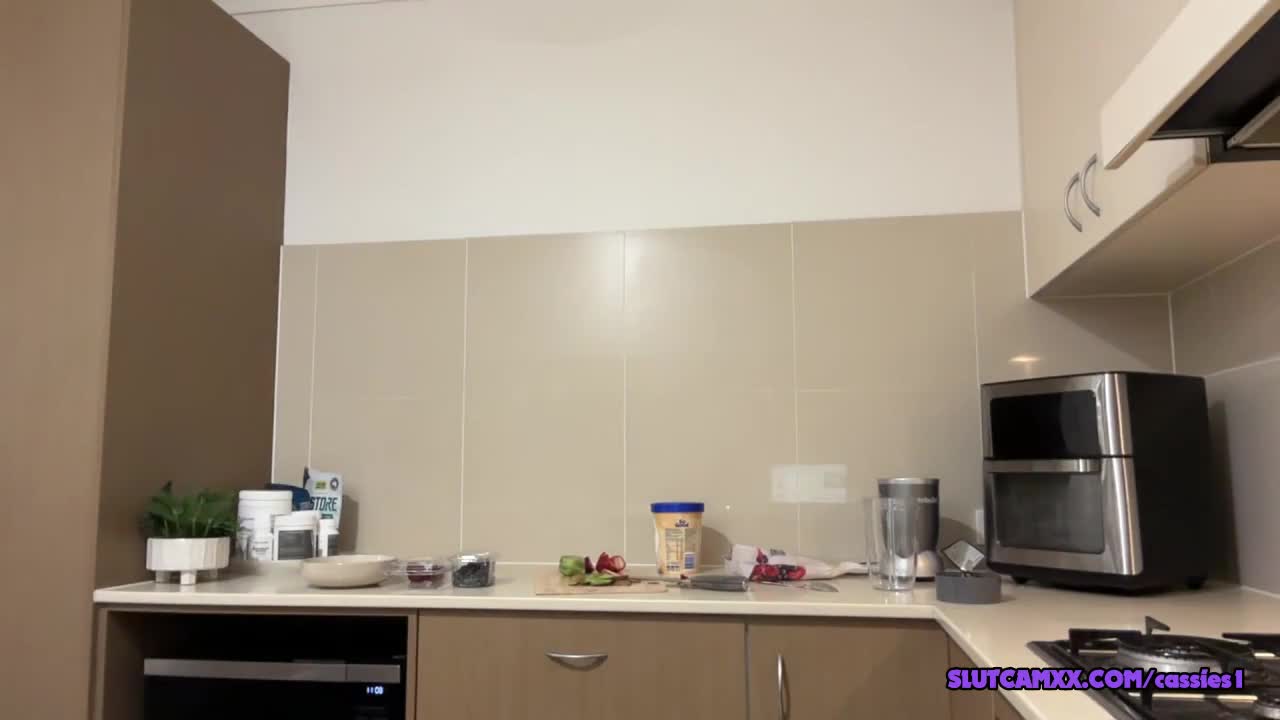 Watch Hot bitch is cooking Short Sex Videos - Duration: 12:58 | ePornNEW.