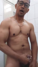 Indonesian Daddy Cums