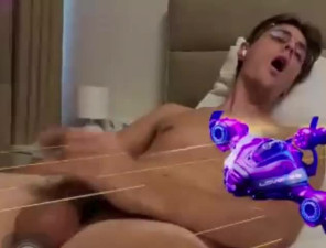 Handsome Guy Cums