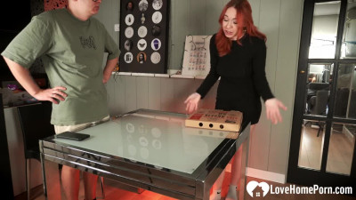 Hot pizza girl gets a tip in cock