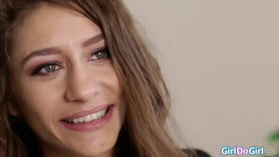 Crazy fan ends up being facesitted by pornstar Abella Danger