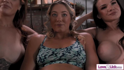 Stepdaughter getting so turned on with her nudist stepmoms
