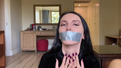 Handjob Leads to Cumshot on Her Pretty Face