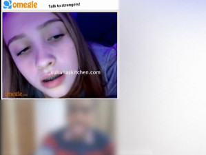 Nerdy slut masturbates on omegle