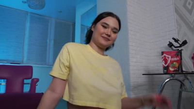 Hot Babe Couldnt Resist Sucking Big Cock for a Messy Facial